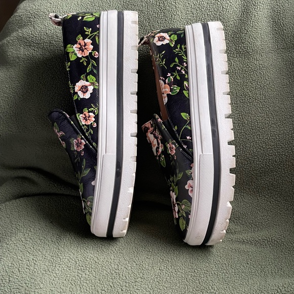 Halogen Sneakers - Picture 3 of 5